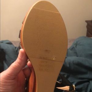 Wedged shoes